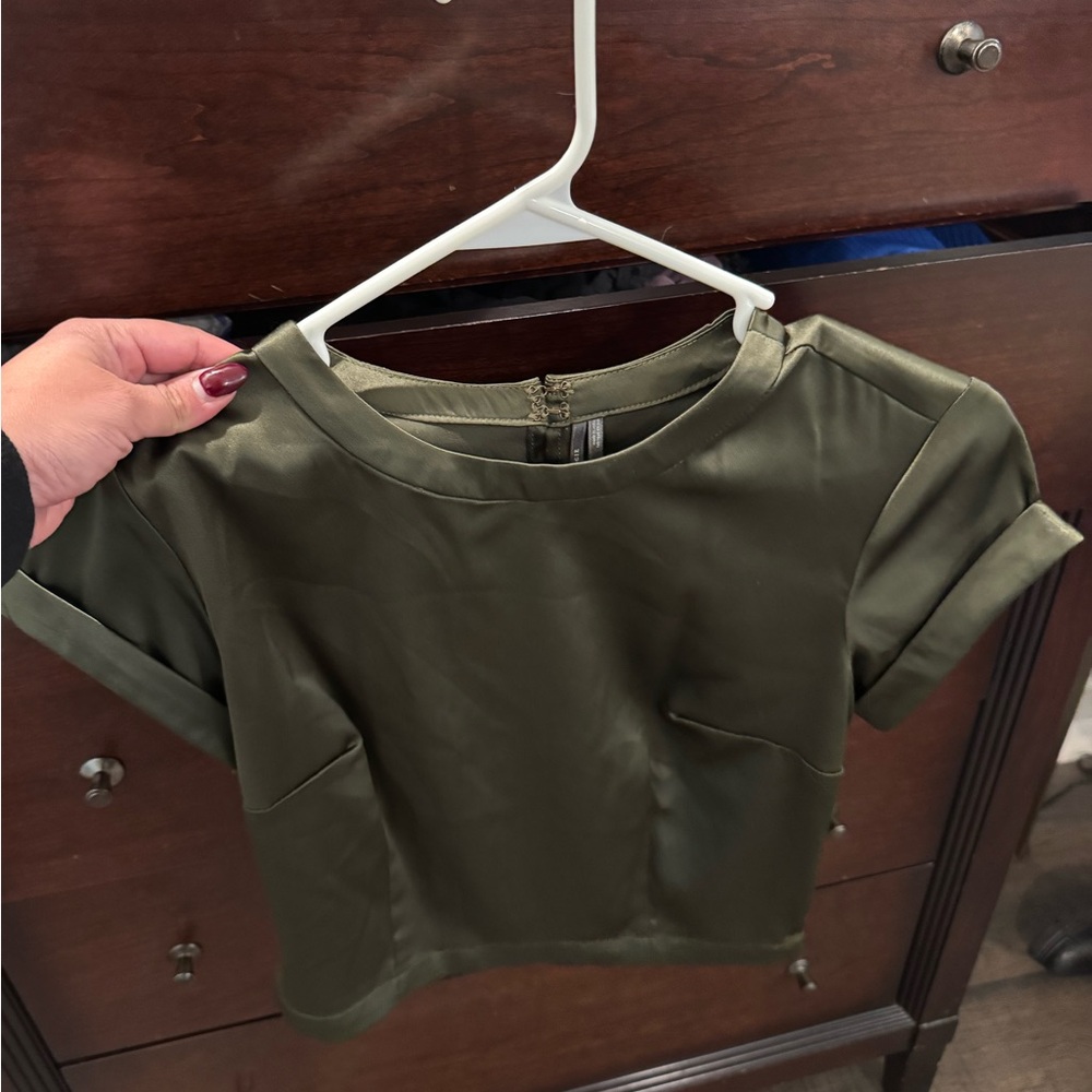 Anthropologie. Cropped silky top size s